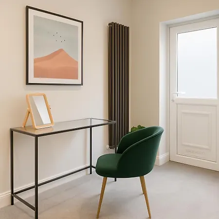 Modern Central Apartment + King Size Bed + Garden Cardiff Exterior photo