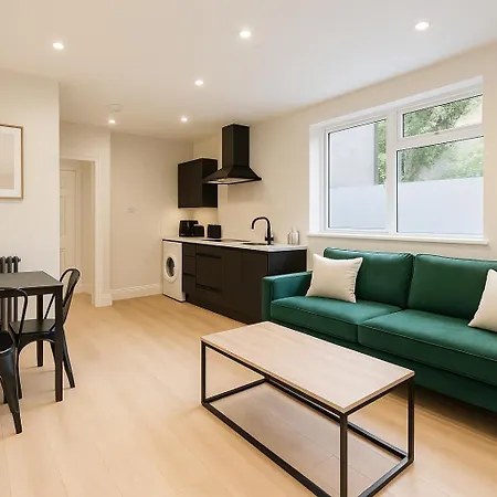 Modern Central Apartment + King Size Bed + Garden Cardiff Exterior photo